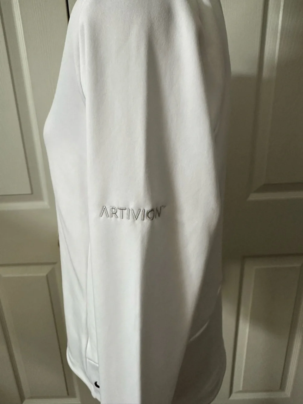 NWT Nike Women’s 1/2 zip, white/black, Large